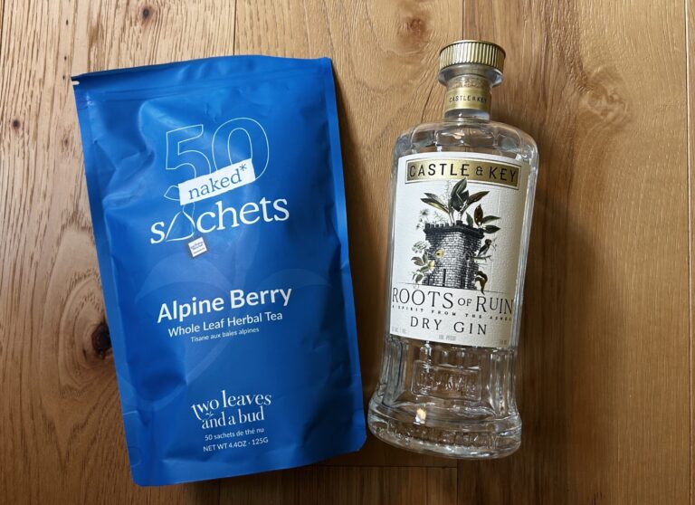 Two Leaves and a Bud's Alpine Berry Naked Sachets Tea