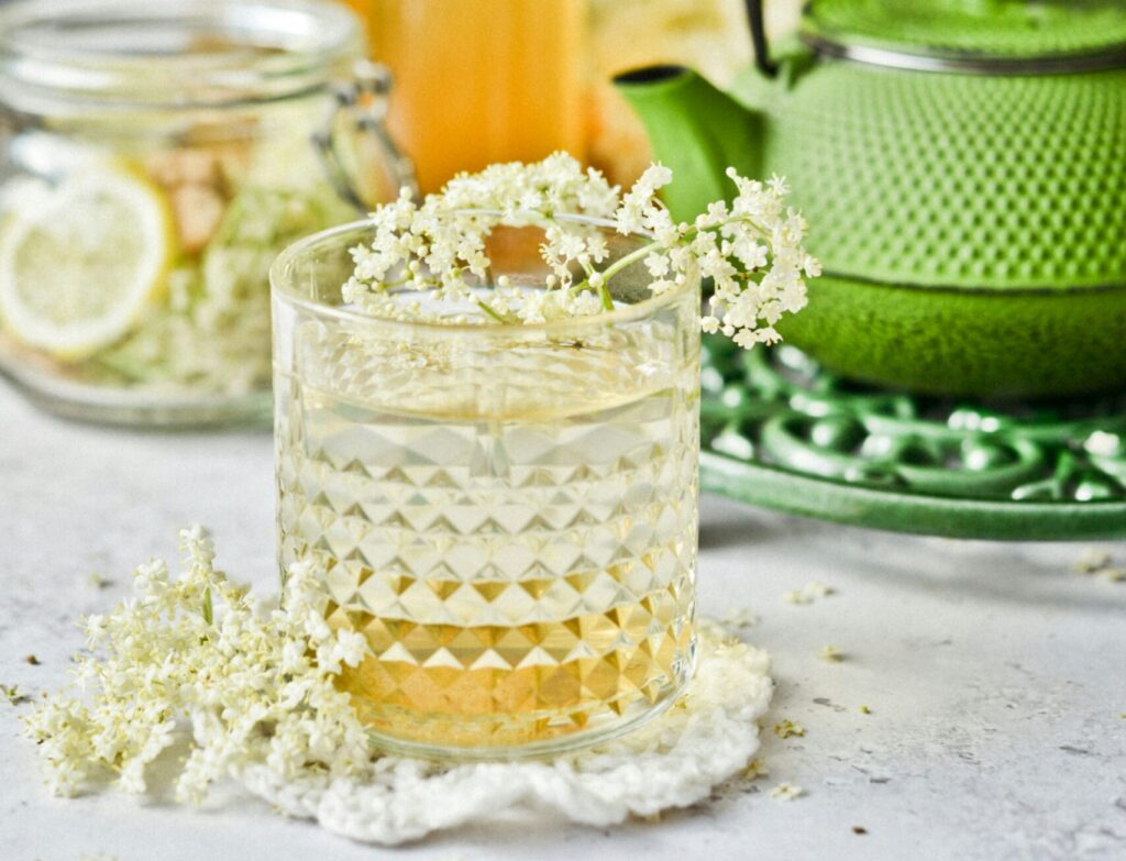 elderflower gin fizz